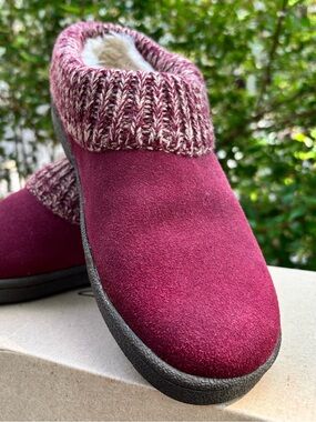 Clarks Women's Slip-On Suede Slipper Boot in Burgundy 7W